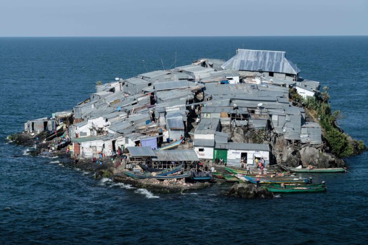 TOPSHOT-KENYA-UGANDA-DIPLOMACY-FISHING