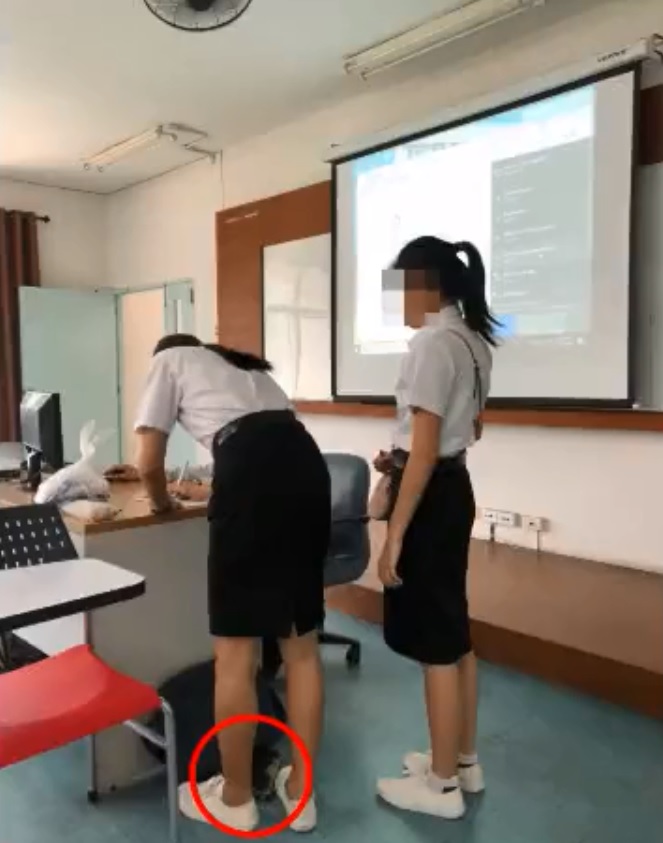 แอบถ่ายใต้กระโปรงนศ.