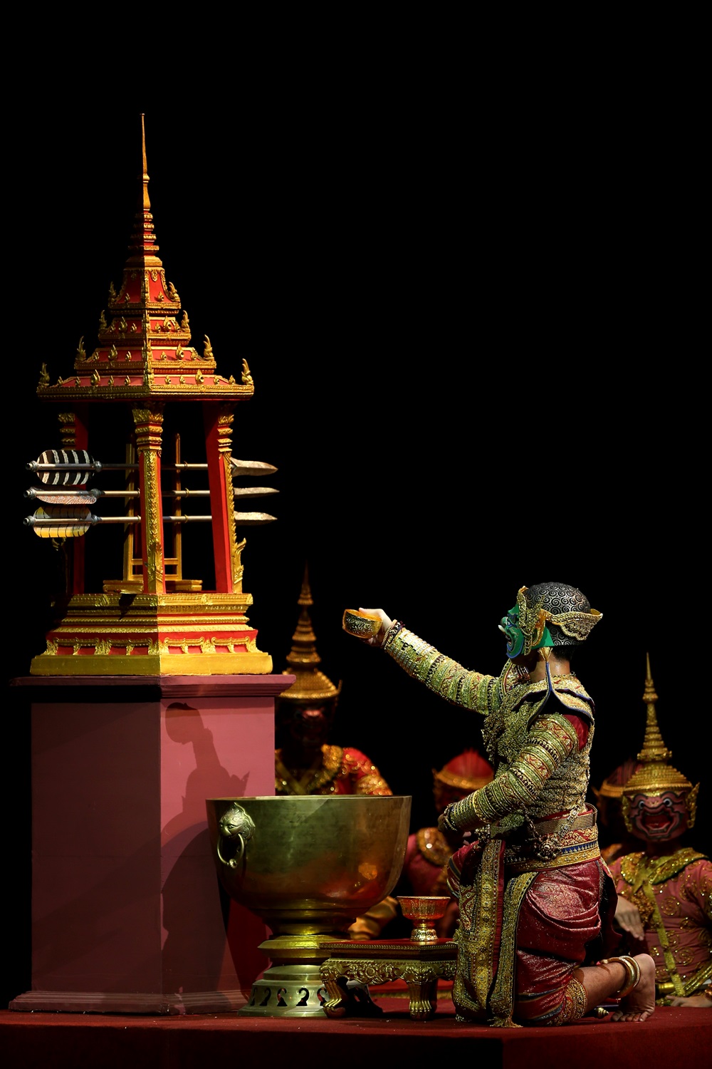พิเภกประกอบพิธีถือน้ำพิพัฒน์สัตยา