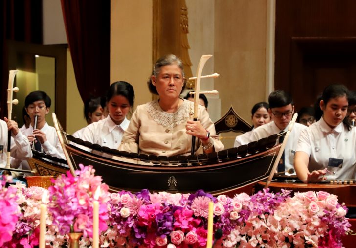 สมเด็จพระเทพรัตนราชสุดาฯ สยามบรมราชกุมารี ทรงดนตรีไทยร่วมกับนิสิตชมรมดนตรีไทย