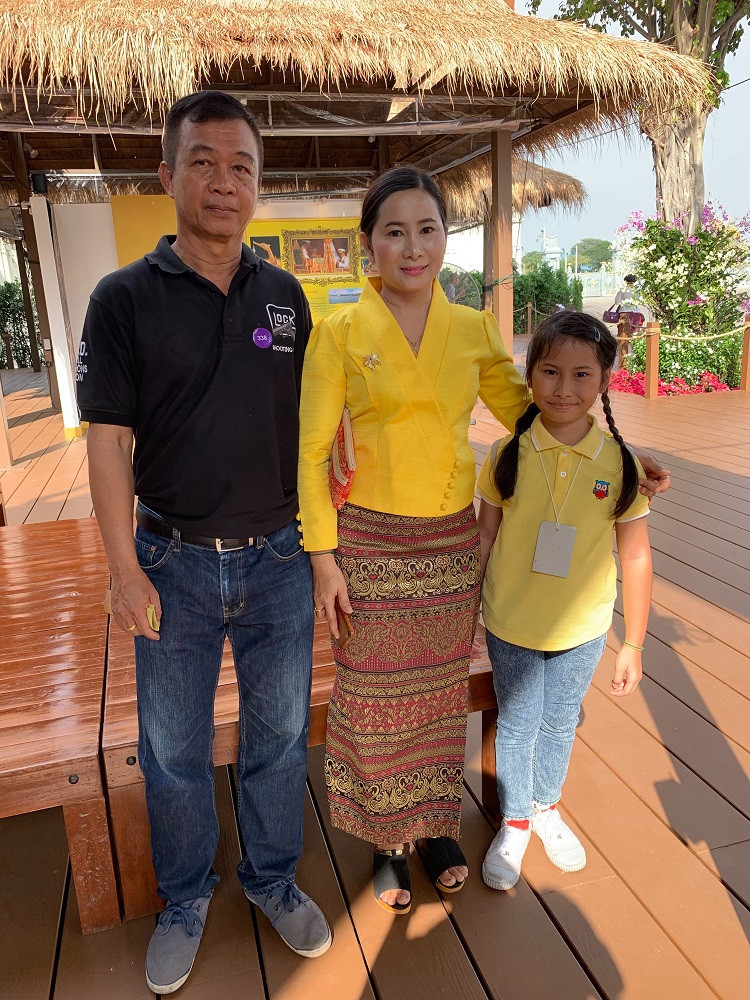 นายสุรเชษฐ์ วงษ์ประจักษ์ มาพร้อมครอบครัว
