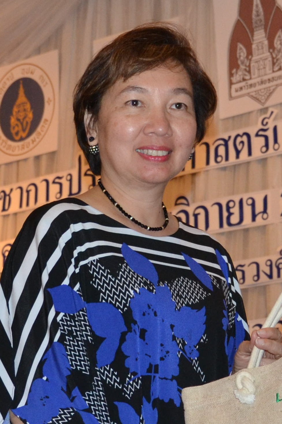 ดร.สีลาภรณ์ บัวสาย