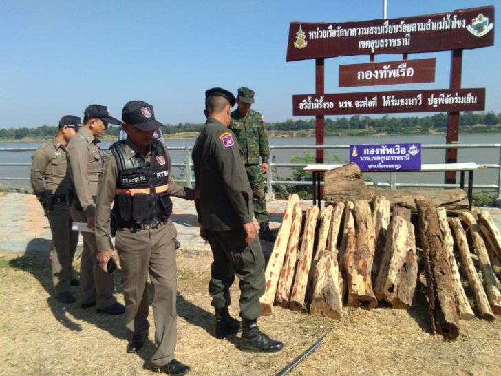 ตรวจยึดไม้พะยูง1