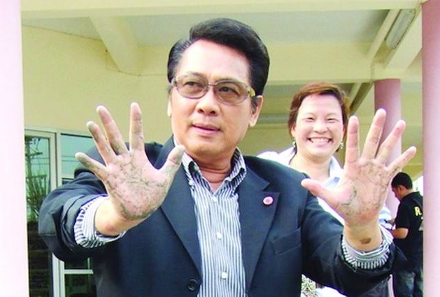 นาท ภูวนัย