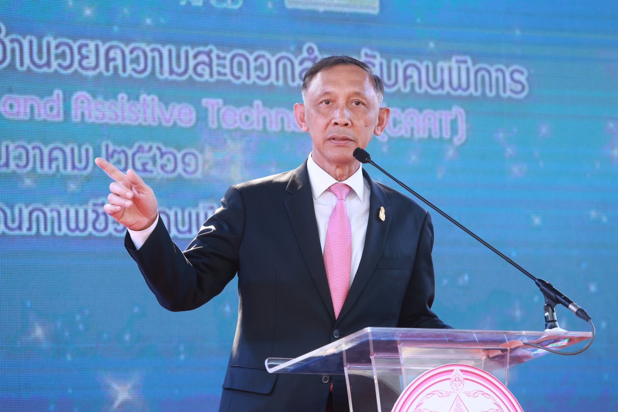 กรุงเทพฯ พลเอก อนันตพร กาญจนรัตน์ รัฐมนตรีว่าการกระทรวงการพัฒนาสังคมและความมั่นคงของมนุษย์ (รมว.พม.) 