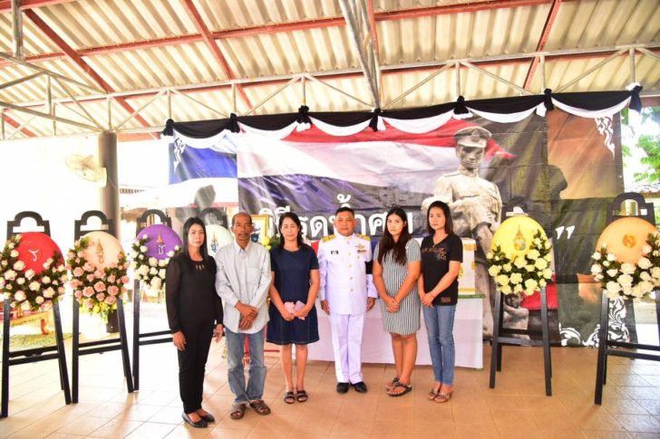 ร.10 และพระบรมวงศานุวงศ์ พระราชทานพวงมาลาหลวงวางหน้าหีบศพตำรวจเสียชีวิต จ.ปัตตานี