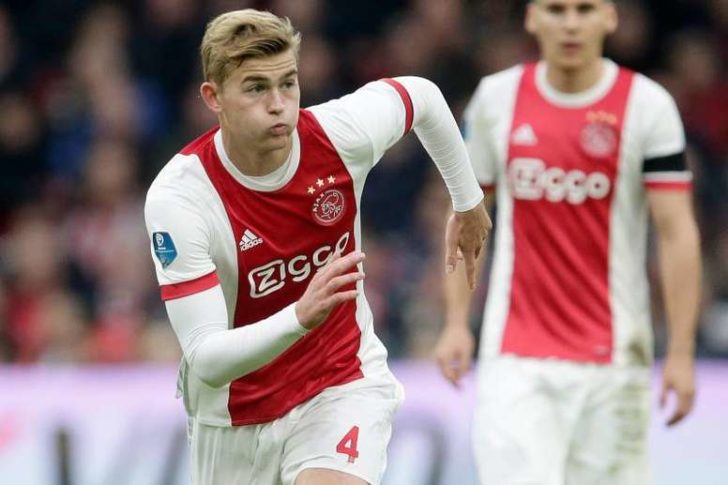 el-jugador-del-ajax-de-ligt--durante-un-encuentro-de-europa-league-de-la-temporada-2017-18--afp