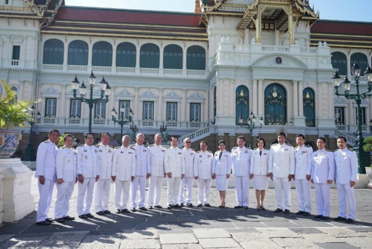 เพื่อไทยลงนามถวายพระพร1