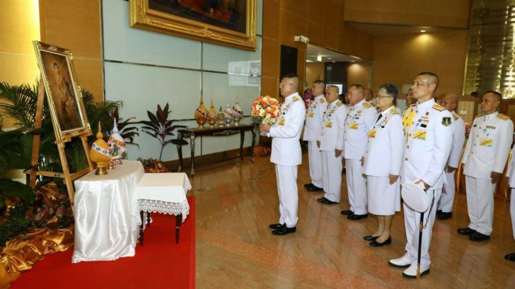ข้าราชบริพารในพระองค์ ลงนามถวายพระพร ‘ฟ้าหญิง-พระองค์โสม’ ข้าราชบริพารในพระองค์ ลงนามถวายพระพร ‘ฟ้าหญิง-พระองค์โสม’