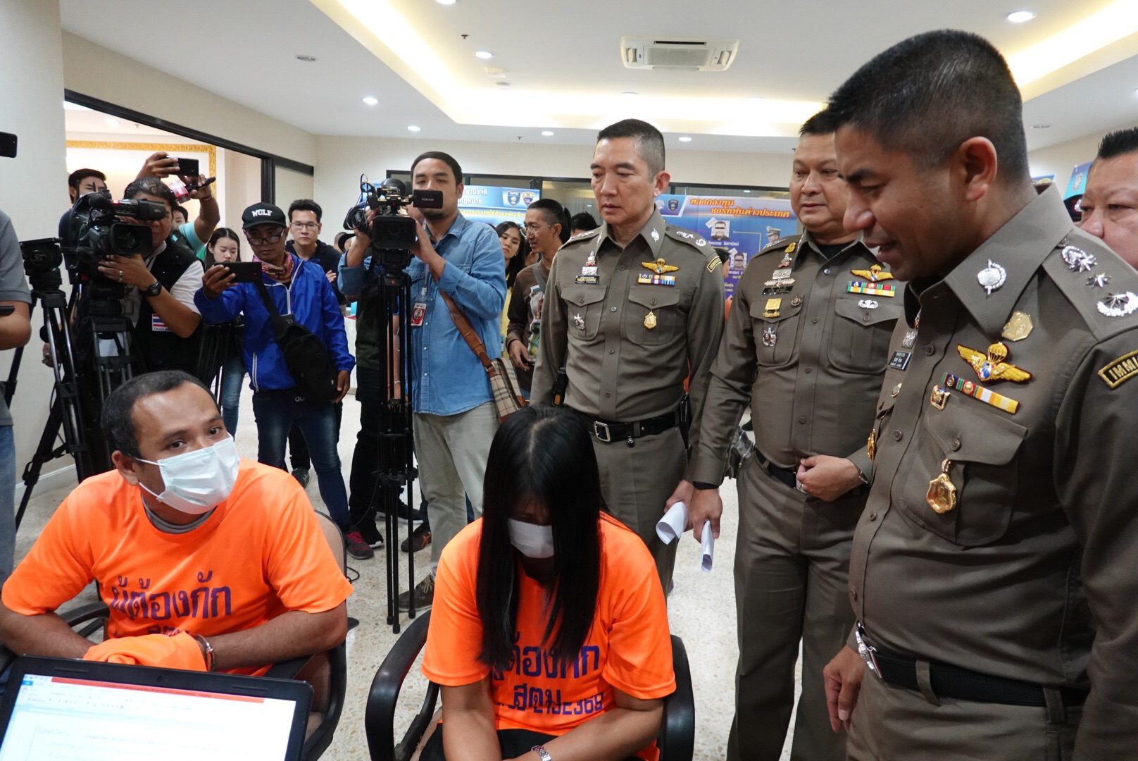 ผลการค้นหารูปภาพสำหรับ จับแก๊งปลอมวีซ่า