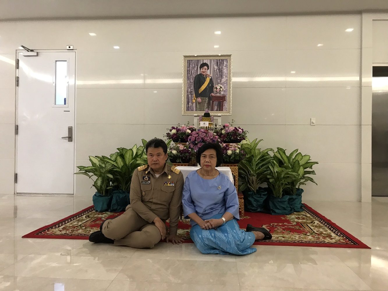นายสุทธิพงษ์ จุลเจริญ อธิบดีกรมส่งเสริมการปกครองท้องถิ่น-ดร.วันดี กุญชรยาคง ประธานสภาสตรีแห่งชาติในพระบรมราชินูปถัมภ์และสมาชิก