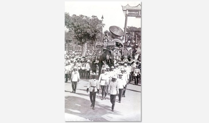 ช้างพระนั่งทรง