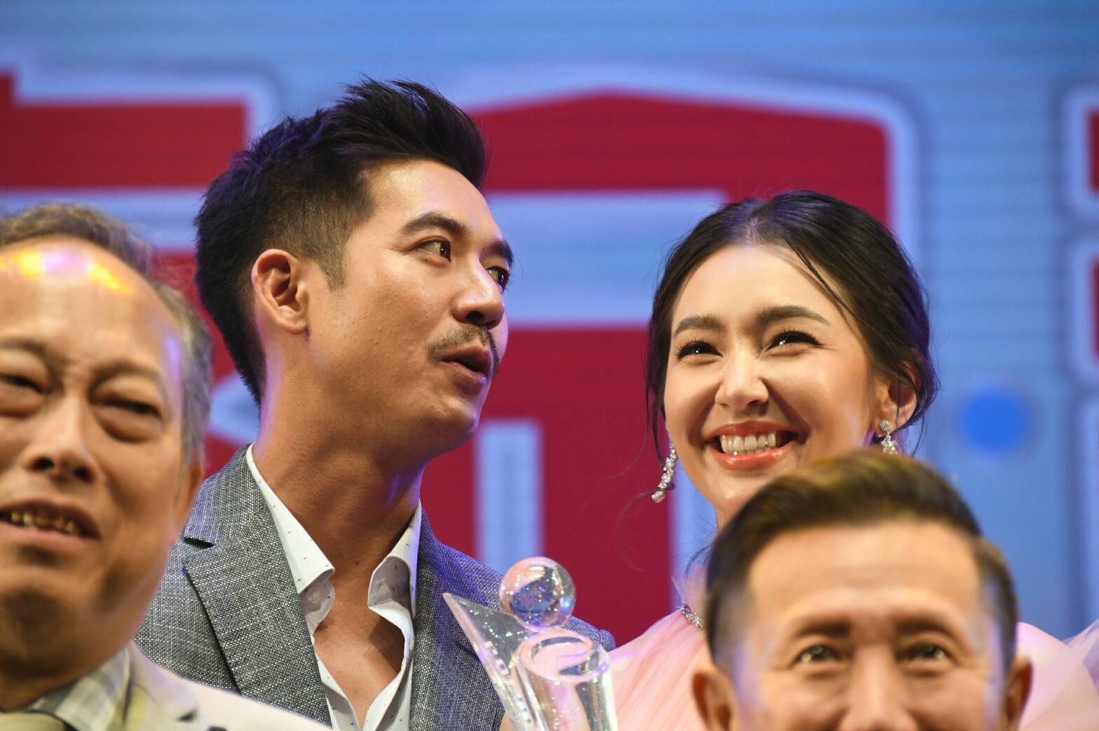 à¸Šà¸¡à¸Šà¹‡à¸­à¸• 'à¹€à¸§à¸µà¸¢à¸£à¹Œ-à¹€à¸šà¸¥à¸¥à¹ˆà¸²' à¸¡à¸­à¸‡à¸•à¸²à¸ªà¸¸à¸