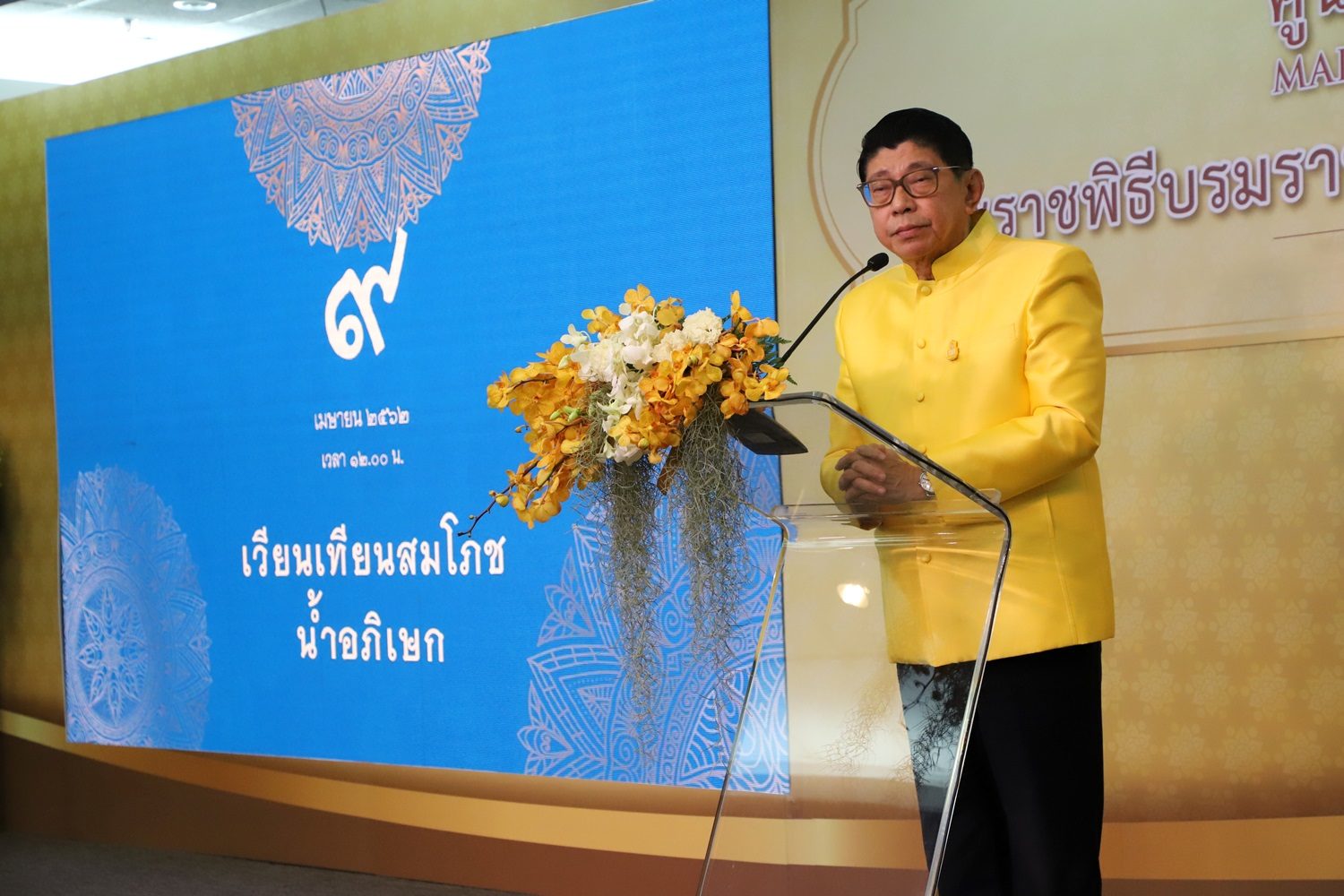 นายวิษณุ เครืองาม รองนายกรัฐมนตรี 