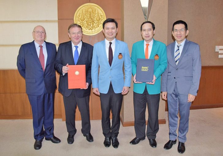 ร่วมลงนาม