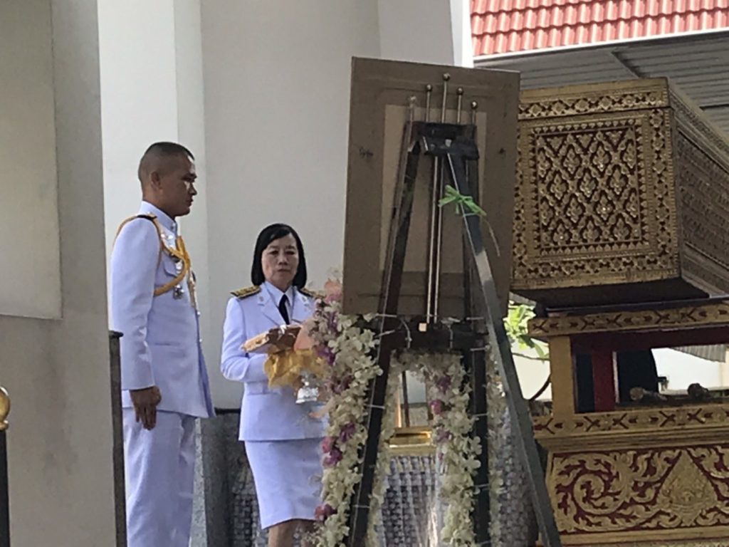 ร.10 โปรดเกล้าฯรับลูกคนเล็ก 'รองตี๋' ไว้เป็นคนไข้ในพระราชานุเคราะห์- 'เสี่ยเบนซ์' บวชหน้าไฟ