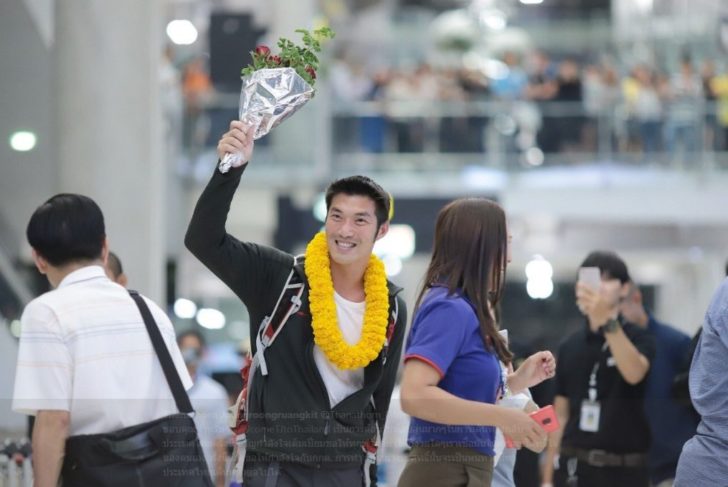 ธนาธร