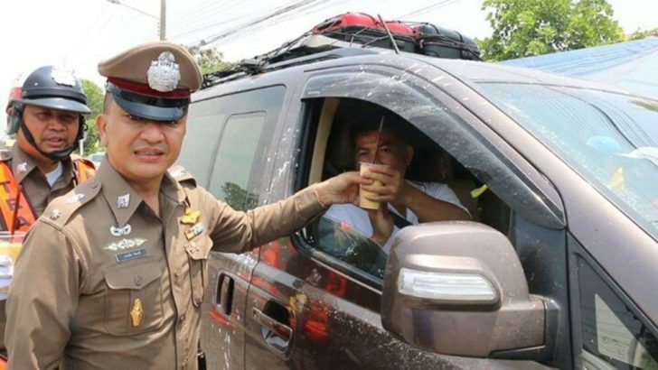 ขอนแก่น-แจกน้ำมะม่วงปั่น1