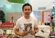 หนุ่มบางมด แฟนมติชน รอขอลายเซ็น ‘วีรพร’ เผย ปลื้มงานเขียน สุดบีบคั้นหัวใจ