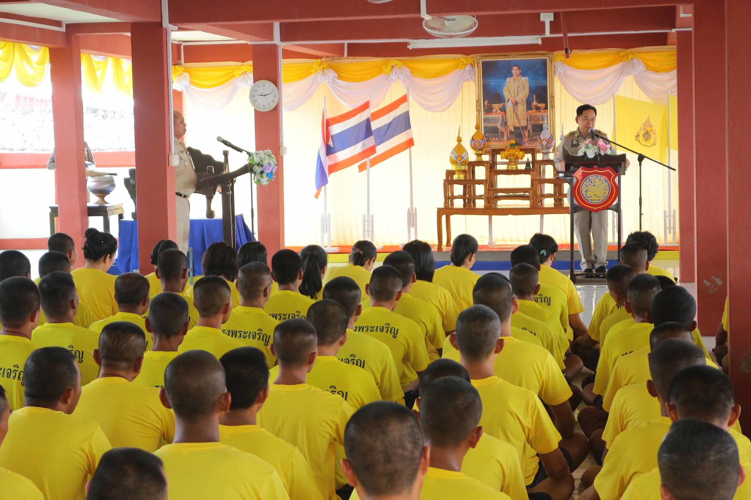 กาฬสินธุ์ปล่อยตัวผู้ต้องราชทัณฑ์ที่ได้รับพระราชทานอภัยโทษ กาฬสินธุ์ปล่อยตัวผู้ต้องราชทัณฑ์ที่ได้รับพระราชทานอภัยโทษ
