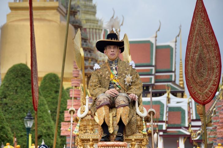 01 ดั่งแสงทอง แห่งจอมราชา