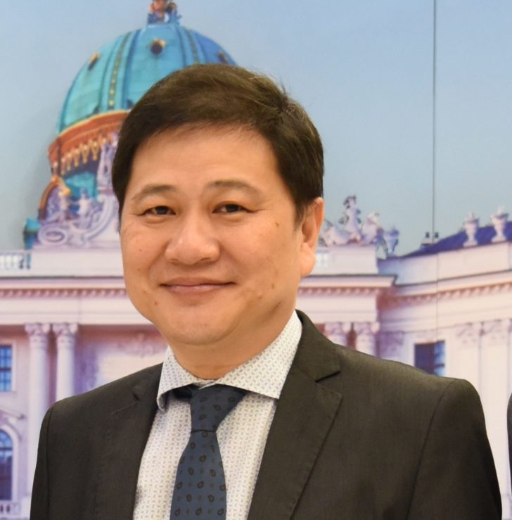 นายวิวัฒน์ ปิยะวิโรจน์