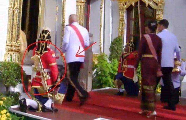 ปืนสีทอง