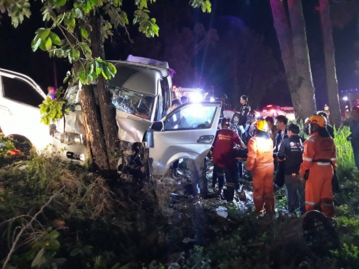 สกลนคร100562ระทกกระบะชนทายกนอกคนเสยหลกไปชนรถตอดตนไมเจบออตดคารถ_1_ราย_12