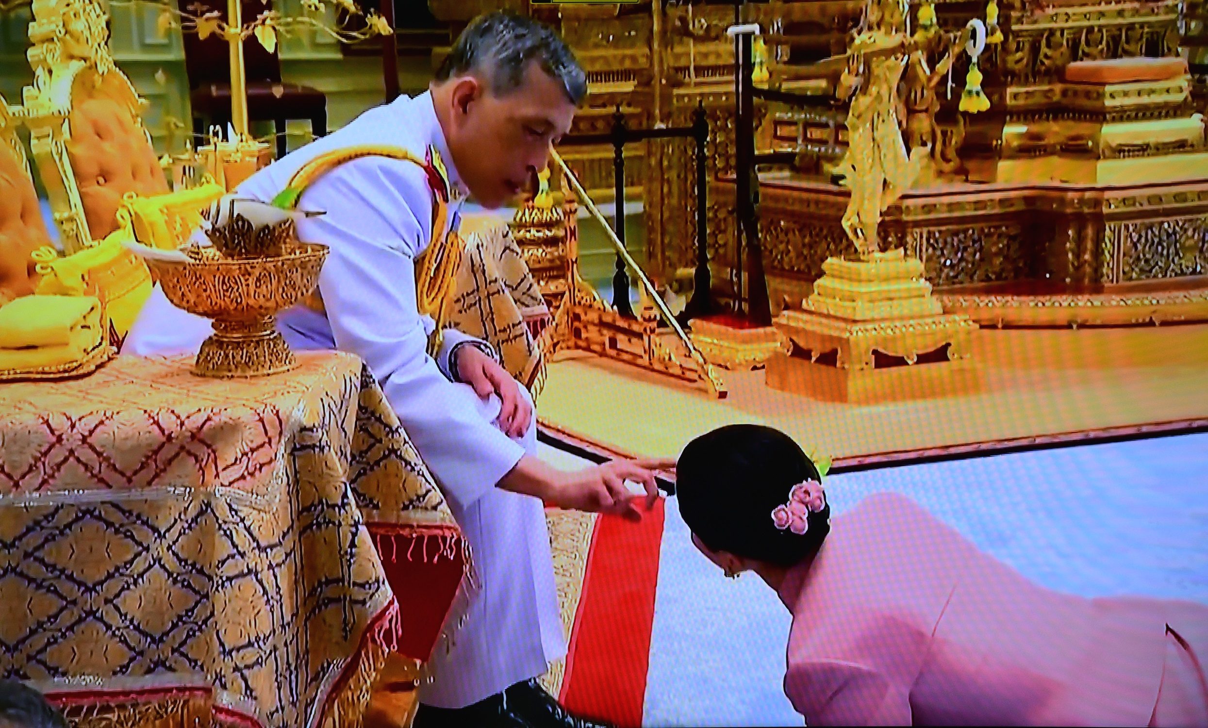 .สมเด็จพระเจ้าอยู่หัว โปรดเกล้าฯ สถาปนา พล.อ.หญิงสุทิดา เป็น สมเด็จพระราชินี.