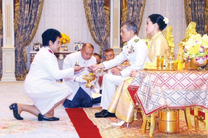 พระบาทสมเด็จพระเจ้าอยู่หัว ภาพนำ