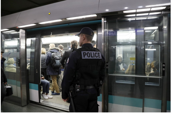ตำรวจบนรถไฟฟ้า