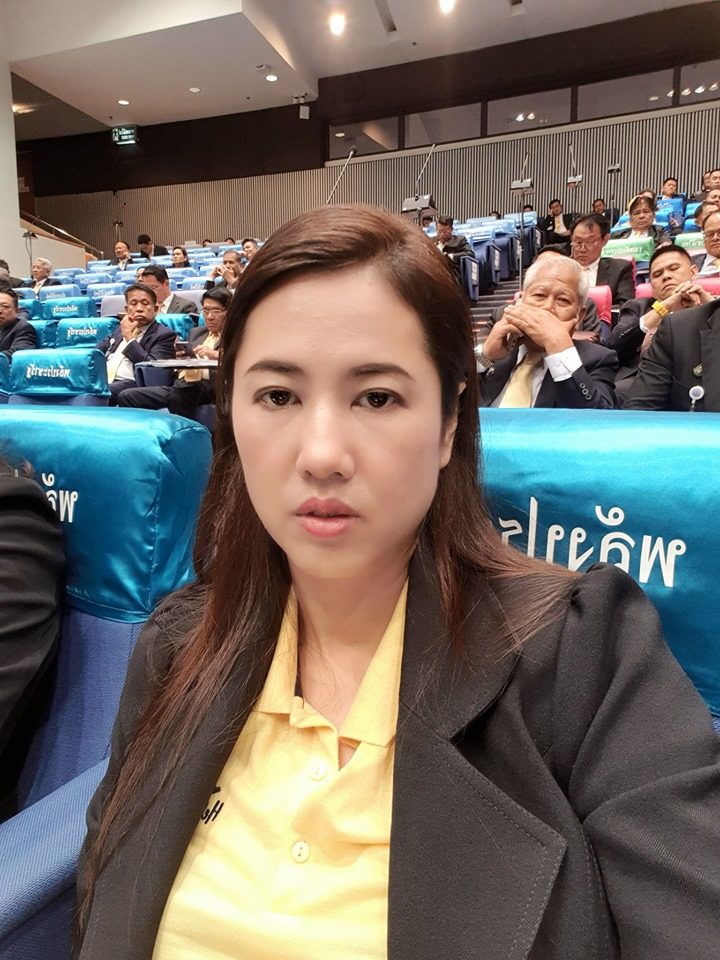ปารีณา" แซะการแต่งกายเข้าสภา ชักจะไปกันใหญ่