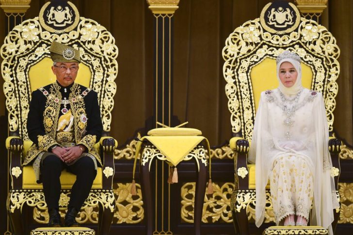 Sultan Abdullah Sultan Ahmad Shah, Tunku Azizah