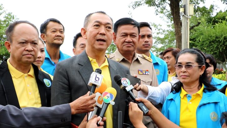 นายเฉลิมชัย ศรีอ่อน