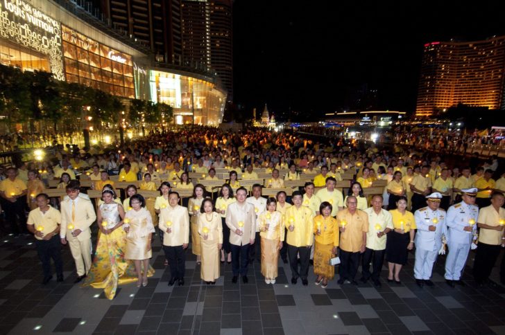 ไอคอนสยาม ร้อยดวงใจ เทิดไท้องค์ราชัน 1
