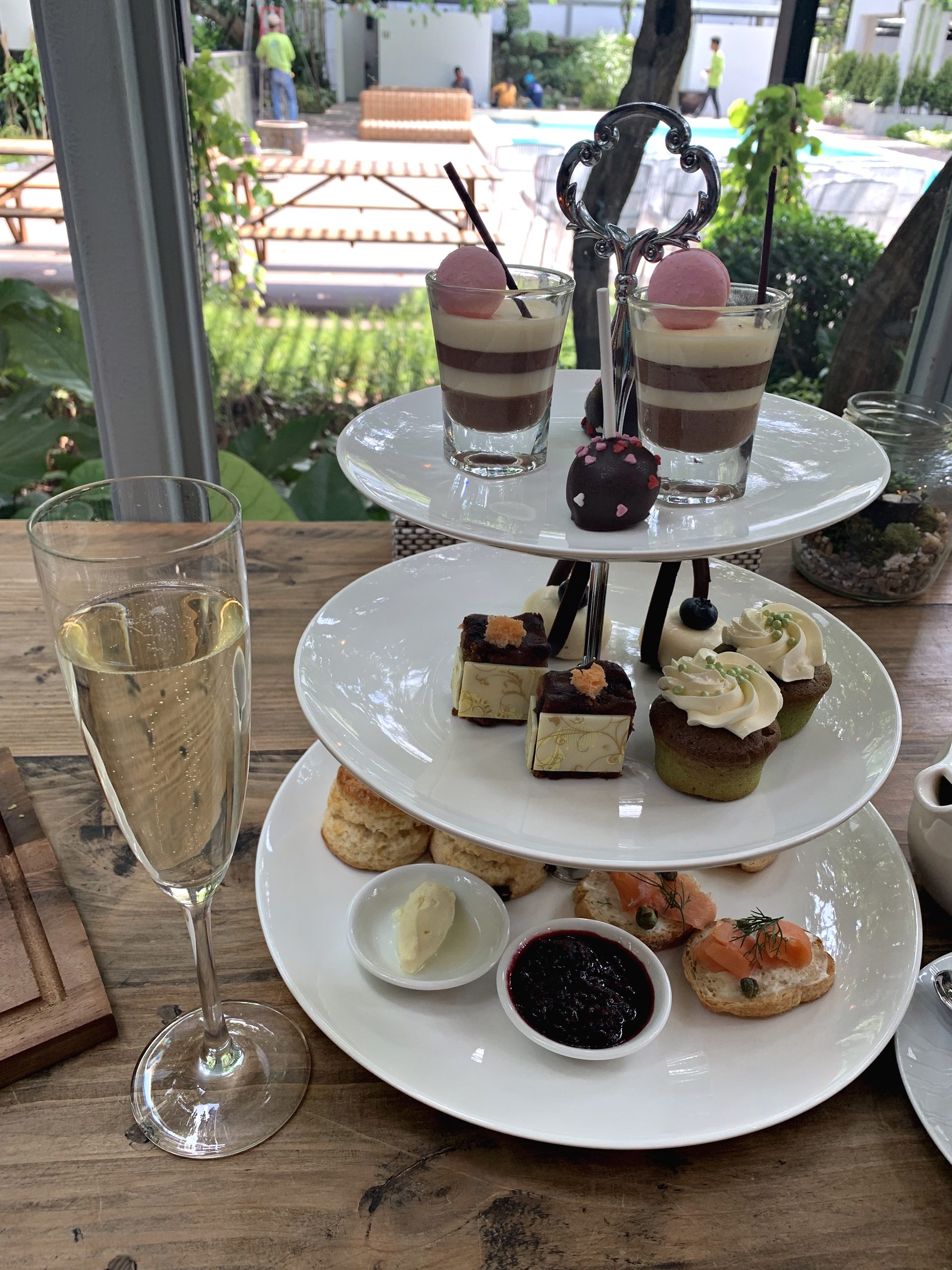 Afternoon Tea และ Charlie & Chocolate Factory