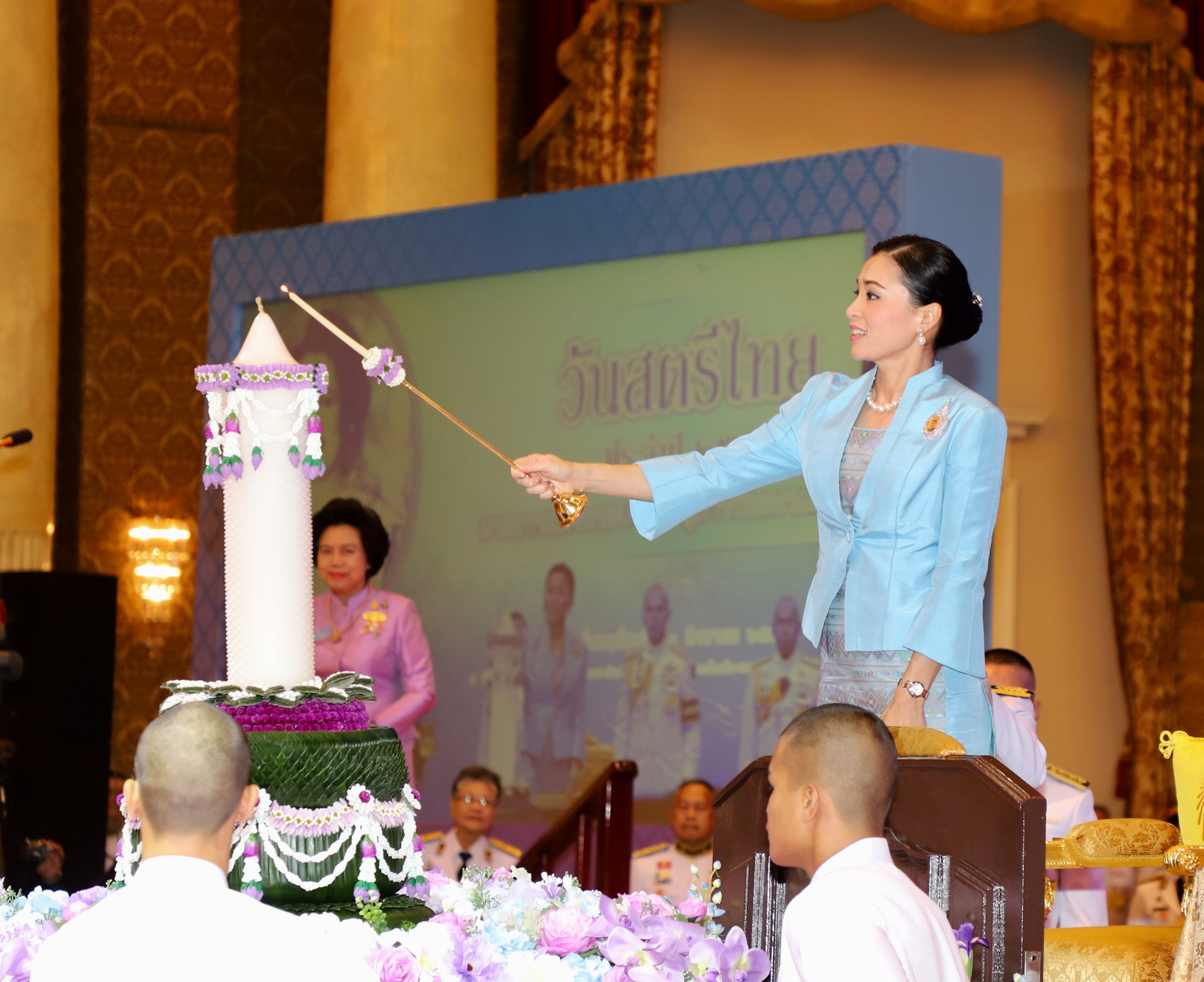 สมเด็จพระนางเจ้าฯ