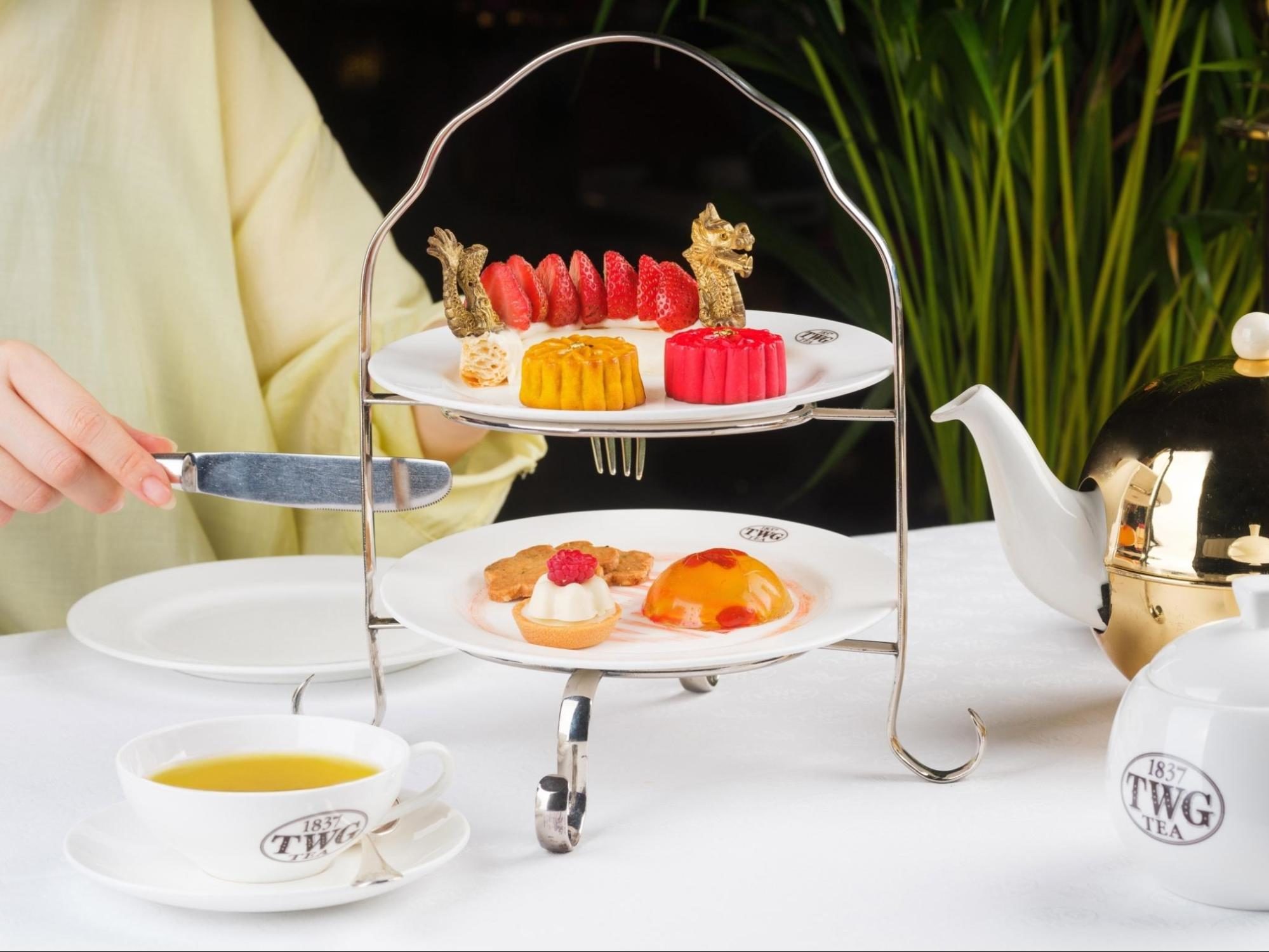 เฉลิมฉลองเทศกาลไหว้พระจันทร์ ด้วยชา ไวท์ สกาย ที และชุดชายามบ่าย