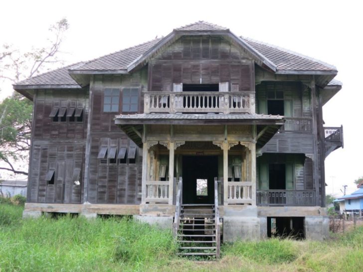 บ้านเขียว ขุนพิทักษ์