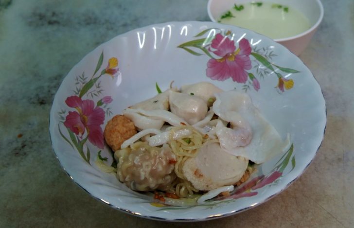 08Jengkung บะหมี่แห้งพิเศษใส่เครื่องครบ ขอน้ำซุปอีกต่างหาก