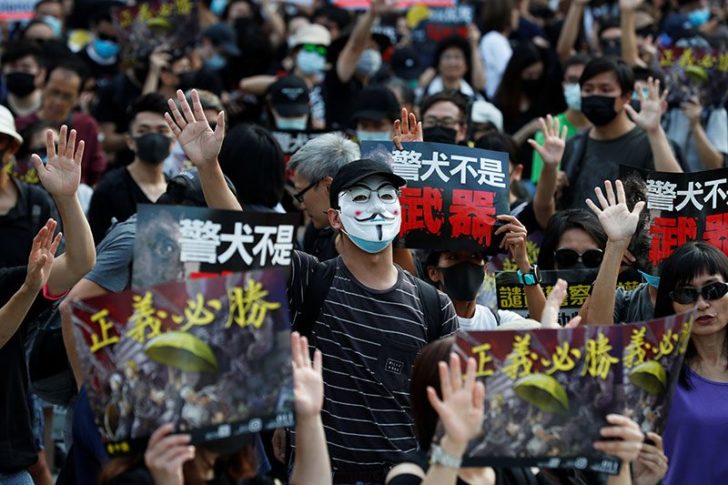 2019-10-27T084505Z_1602993157_RC15AE2A7B80_RTRMADP_3_HONGKONG-PROTESTS