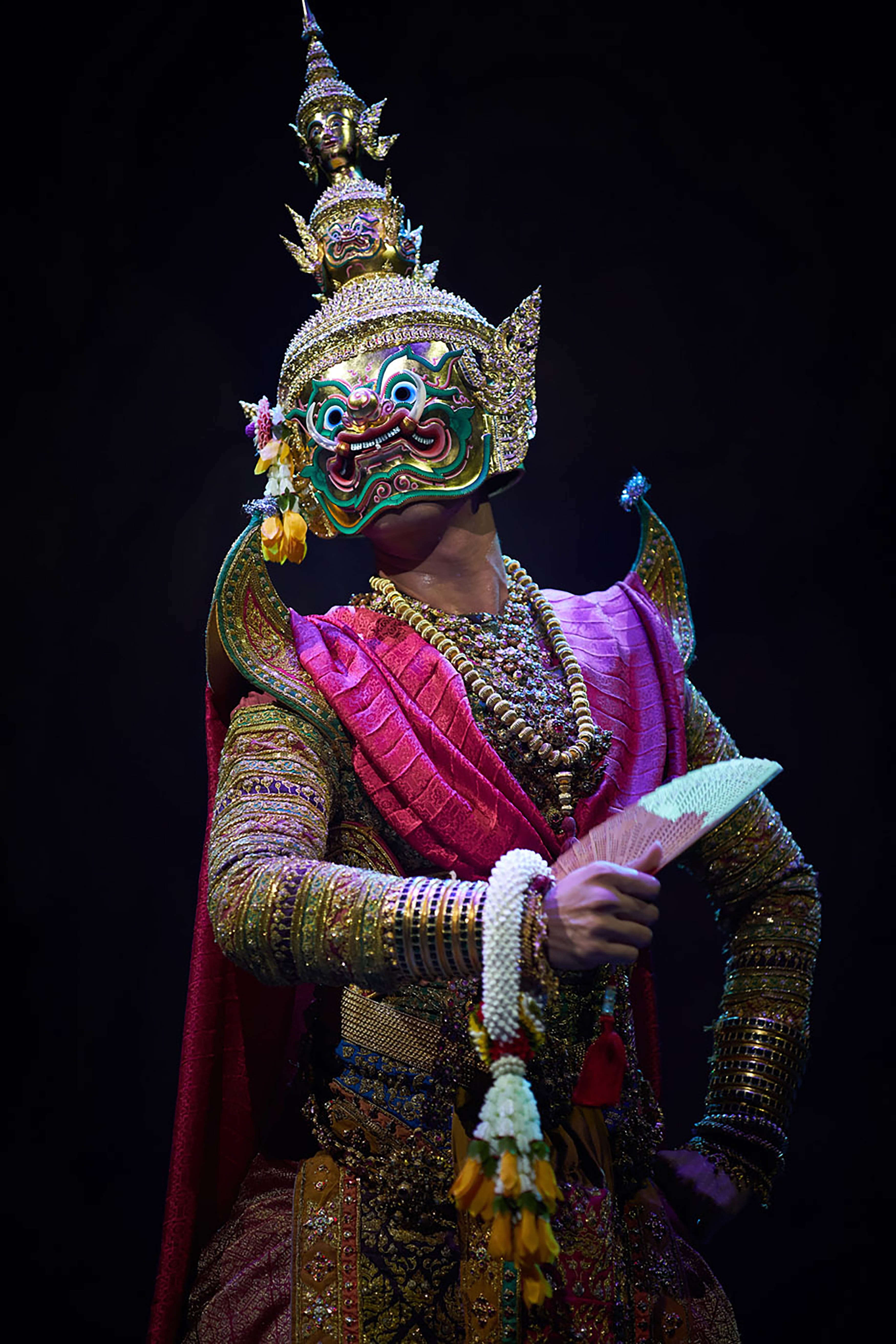 ทศกัณฐ์ในเครื่องทรงงดงามตามบทรำฉุยฉายทศกัณฐ์ลงสวน 