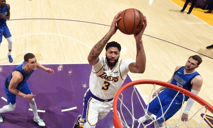 Dallas Mavericks v Los Angeles Lakers