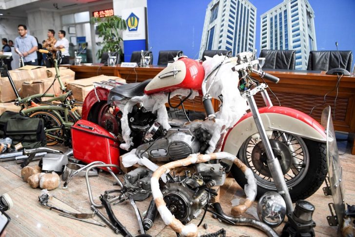 Evidences of Harley Davidson and Brompton bicycle, which were brought into Indonesia on a new Airbus plane of PT Garuda Indonesia, are pictured before a news conference at Indonesian Finance Ministry in Jakarta
