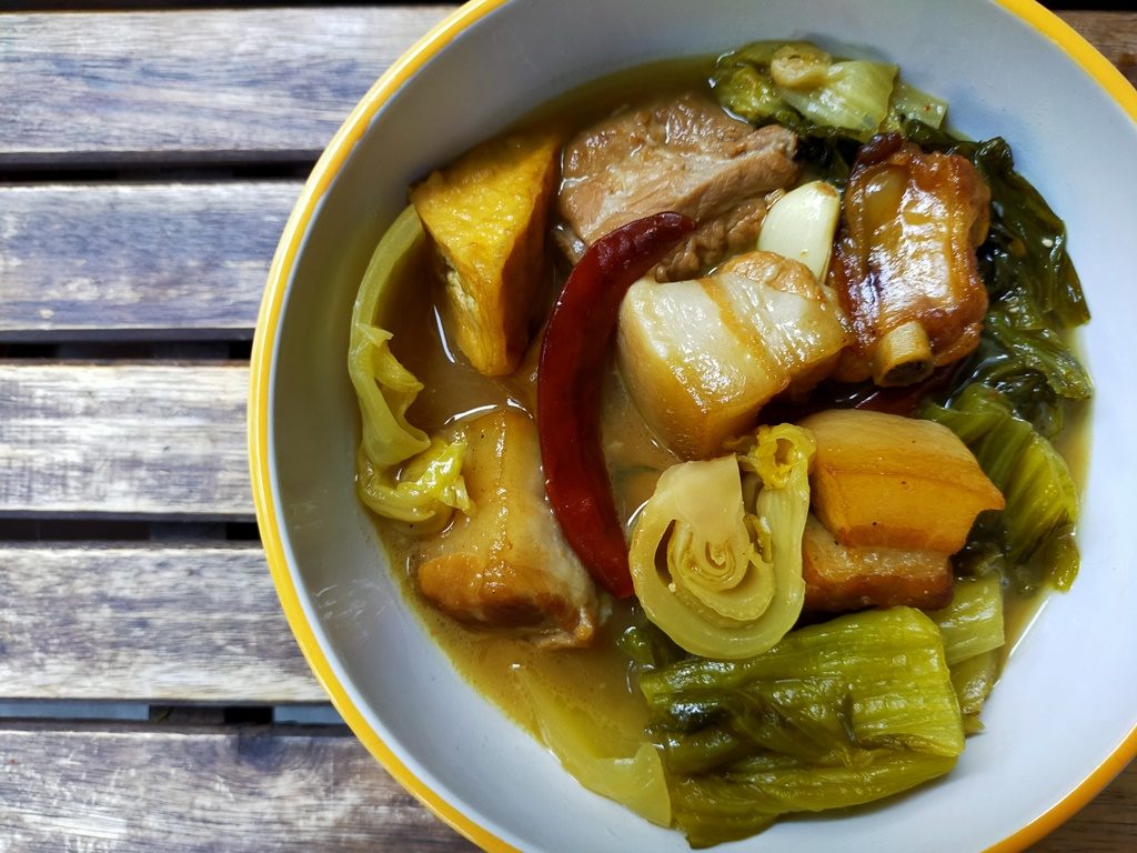 หมูต้มผักกาดดอง' สูตรเต้าหู้ยี้ โดย กฤช เหลือลมัย หมูต้มผักกาดดอง' สูตรเต้าหู้ยี้ โดย กฤช เหลือลมัย
