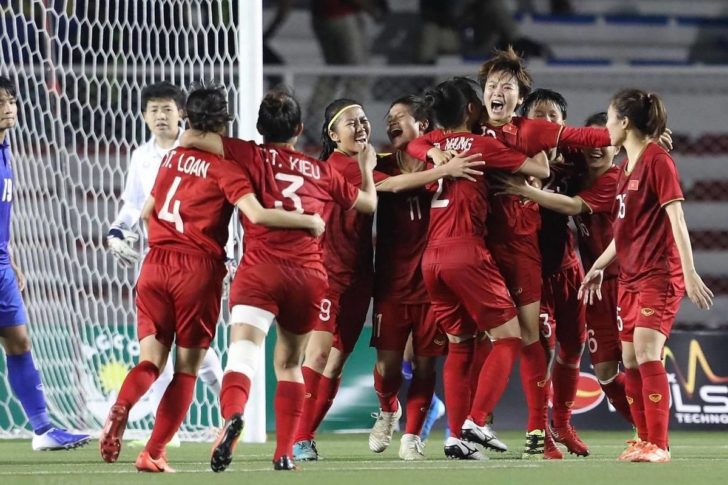 womensfootballwin_SGNR1b
