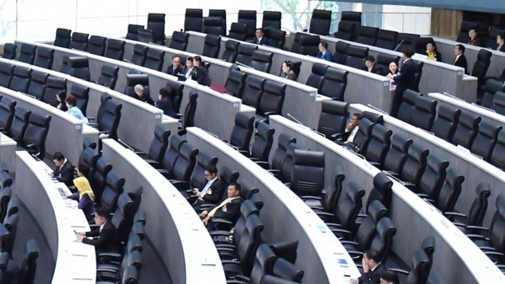 สถานีคิดเลขที่ 12 : เขตสภา-ห้ามเข้า : โดย สุริวงค์ เอื้อปฏิภาน