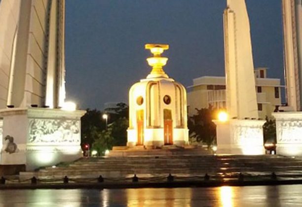 เดินหน้าชน : โยนบาป! : โดย ทรงพร ศรีสุวรรณ