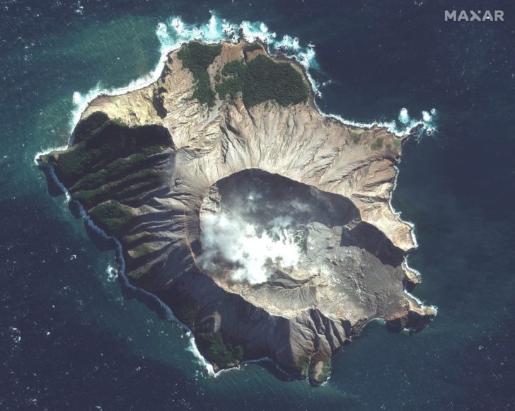 New Zealand volcano popular with tourists erupts