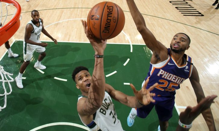 Phoenix Suns v Milwaukee Bucks